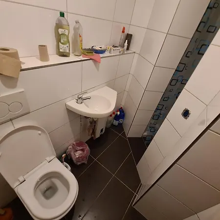 Ein Platz Im Etagenbett Im Durchgang In Schalke Naehe Arena Hostel Gelsenkirchen
