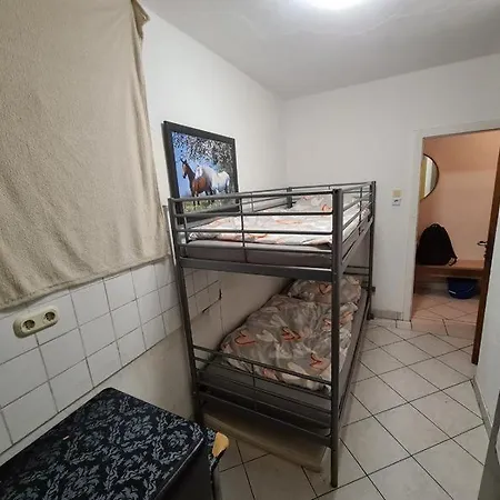 Ein Platz Im Etagenbett Im Durchgang In Schalke Naehe Arena Gelsenkirchen