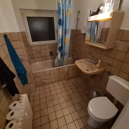 Hostel Ein Platz Im Etagenbett Im Durchgang In Schalke Naehe Arena