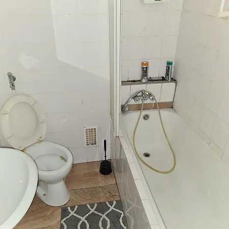 Ein Platz Im Etagenbett Im Durchgang In Schalke Naehe Arena Hostel Gelsenkirchen