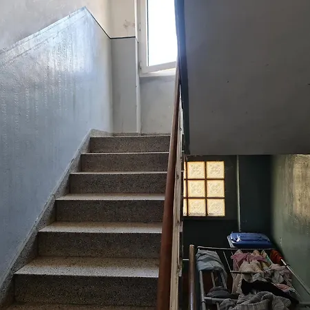 Ein Platz Im Etagenbett Im Durchgang In Schalke Naehe Arena Hostel