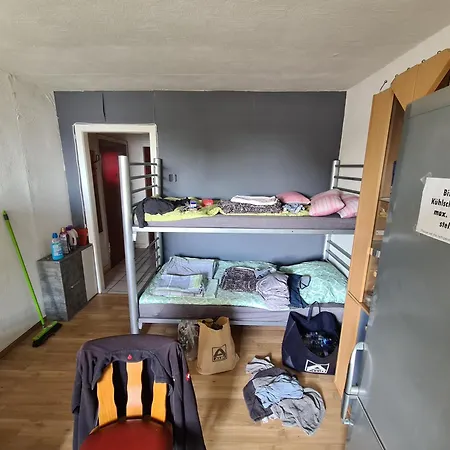 Hostel Ein Platz Im Etagenbett Im Durchgang In Schalke Naehe Arena *