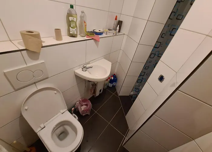 Ein Platz Im Etagenbett Im Durchgang In Schalke Naehe Arena Hostel Gelsenkirchen