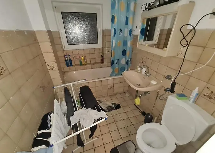 Ein Platz Im Etagenbett Im Durchgang In Schalke Naehe Arena * Gelsenkirchen