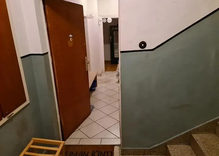 Ein Platz Im Etagenbett Im Durchgang In Schalke Naehe Arena * Gelsenkirchen