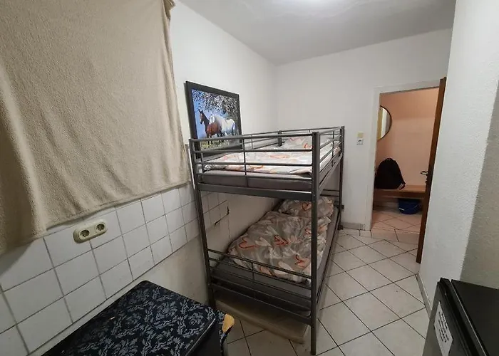 Ein Platz Im Etagenbett Im Durchgang In Schalke Naehe Arena Gelsenkirchen