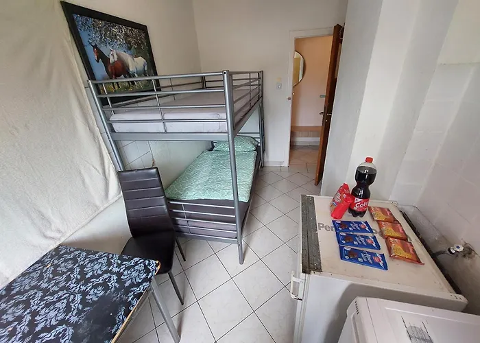 Ein Platz Im Etagenbett Im Durchgang In Schalke Naehe Arena * Gelsenkirchen