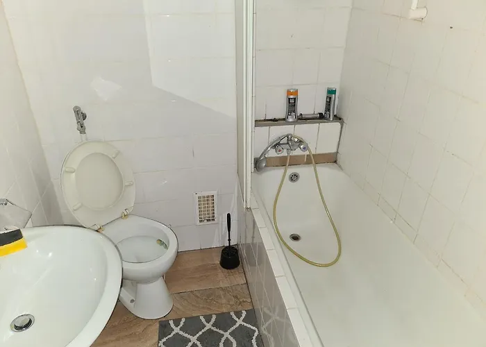 Ein Platz Im Etagenbett Im Durchgang In Schalke Naehe Arena Hostel Gelsenkirchen