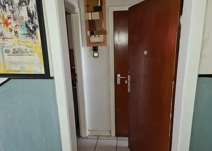 Ein Platz Im Etagenbett Im Durchgang In Schalke Naehe Arena * Gelsenkirchen